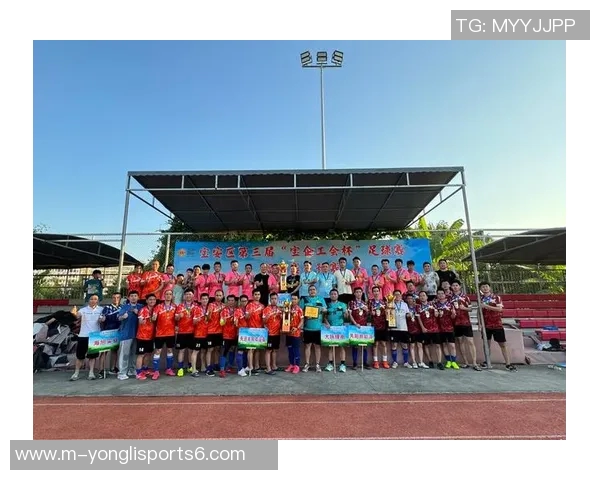 副班长带领足球队奋勇拼搏展现团队精神与青春活力